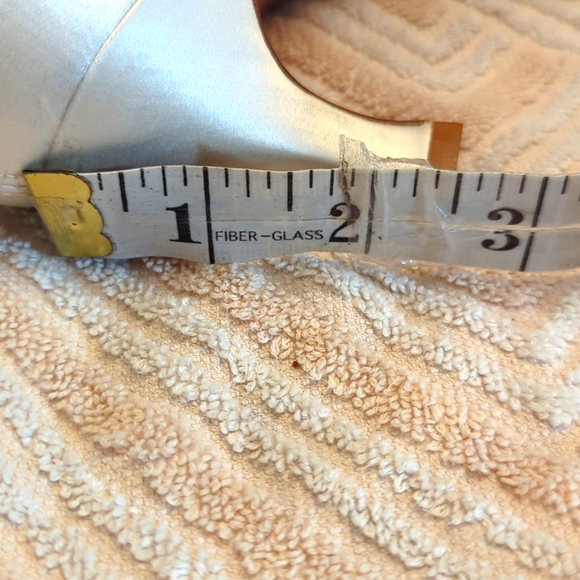 Stuart Weitzman White Slip on heel - Picture 7 of 10